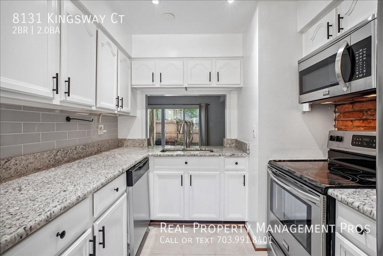8131 Kingsway Ct - Photo 6 of 32