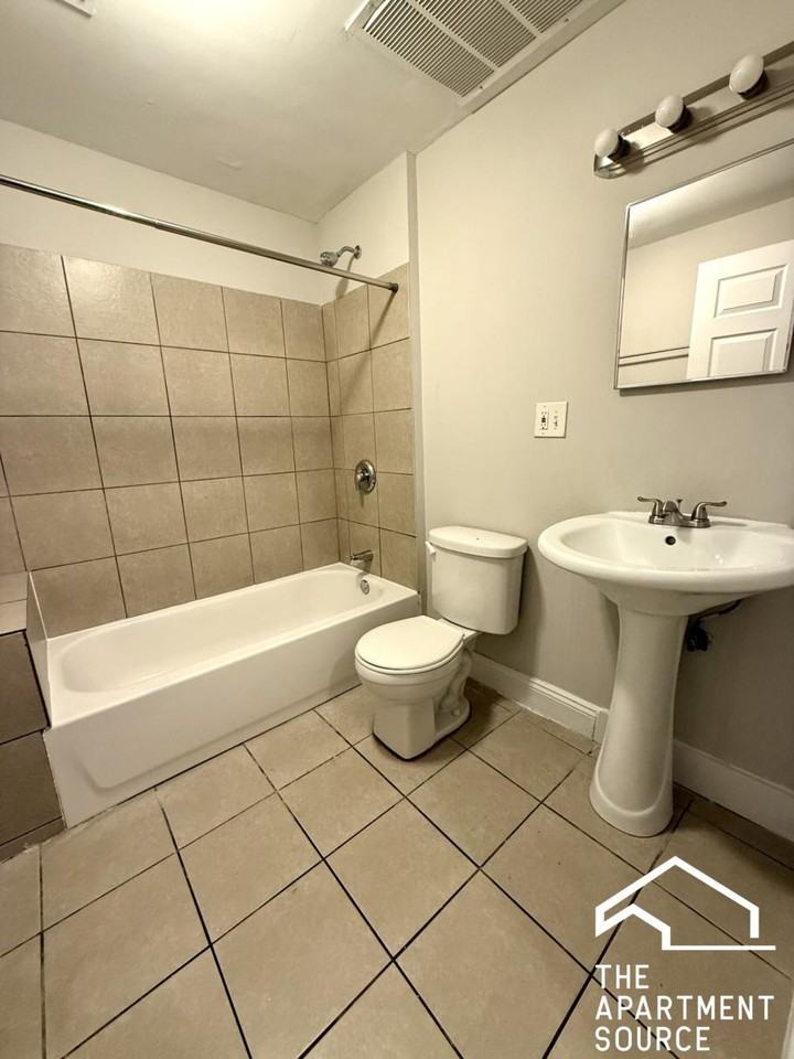 2211 E 69th St #G - Photo 7 of 8