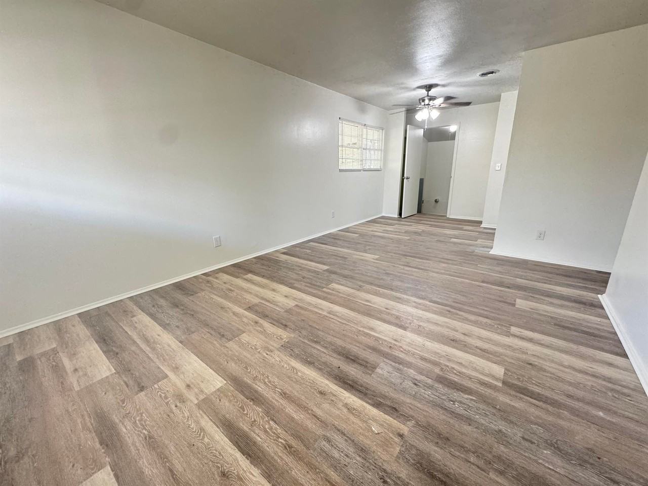 4704 Estonia St - Photo 5 of 17
