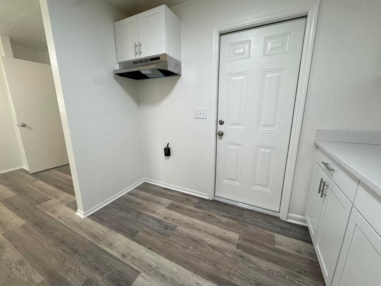 4704 Estonia St - Photo 7 of 17
