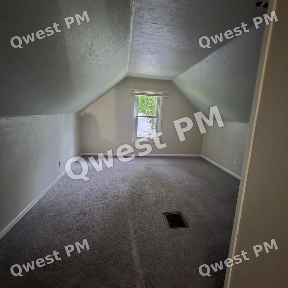 1127 Eastmont Dr Se - Photo 6 of 7