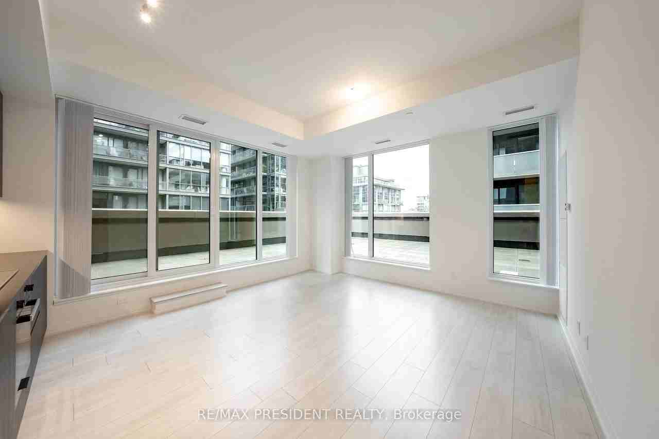 400 King Street West #822 - Photo 2 of 30
