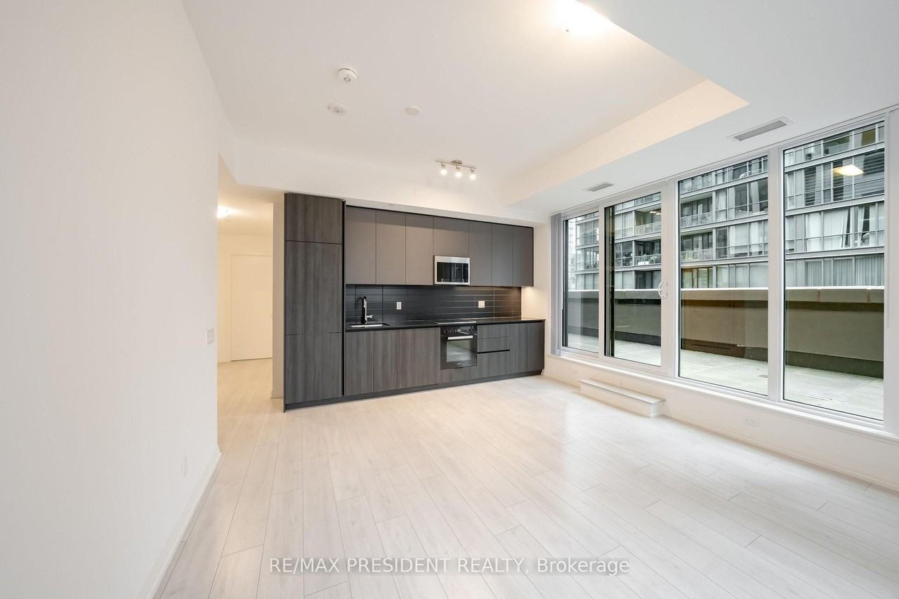 400 King Street West #822 - Photo 3 of 30