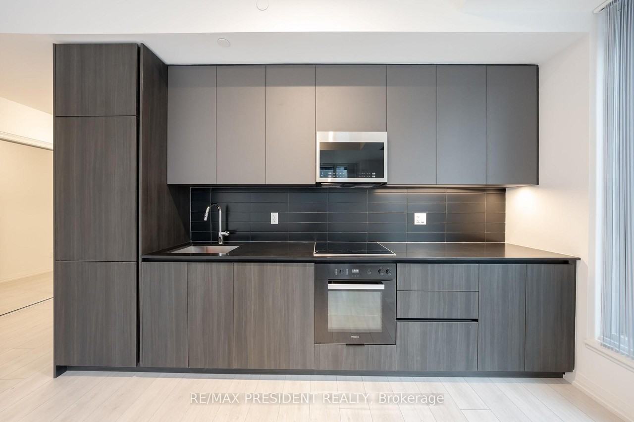 400 King Street West #822 - Photo 5 of 30