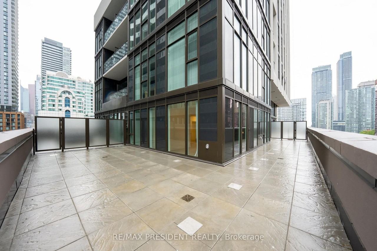 400 King Street West #822 - Photo 7 of 30