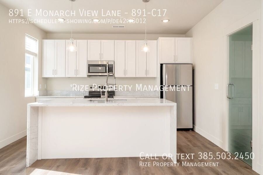 891 E Monarch View Ln