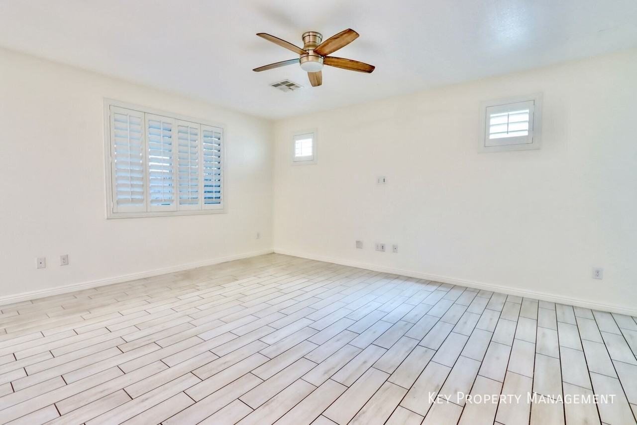 5297 Belmont Mill Ct - Photo 3 of 23