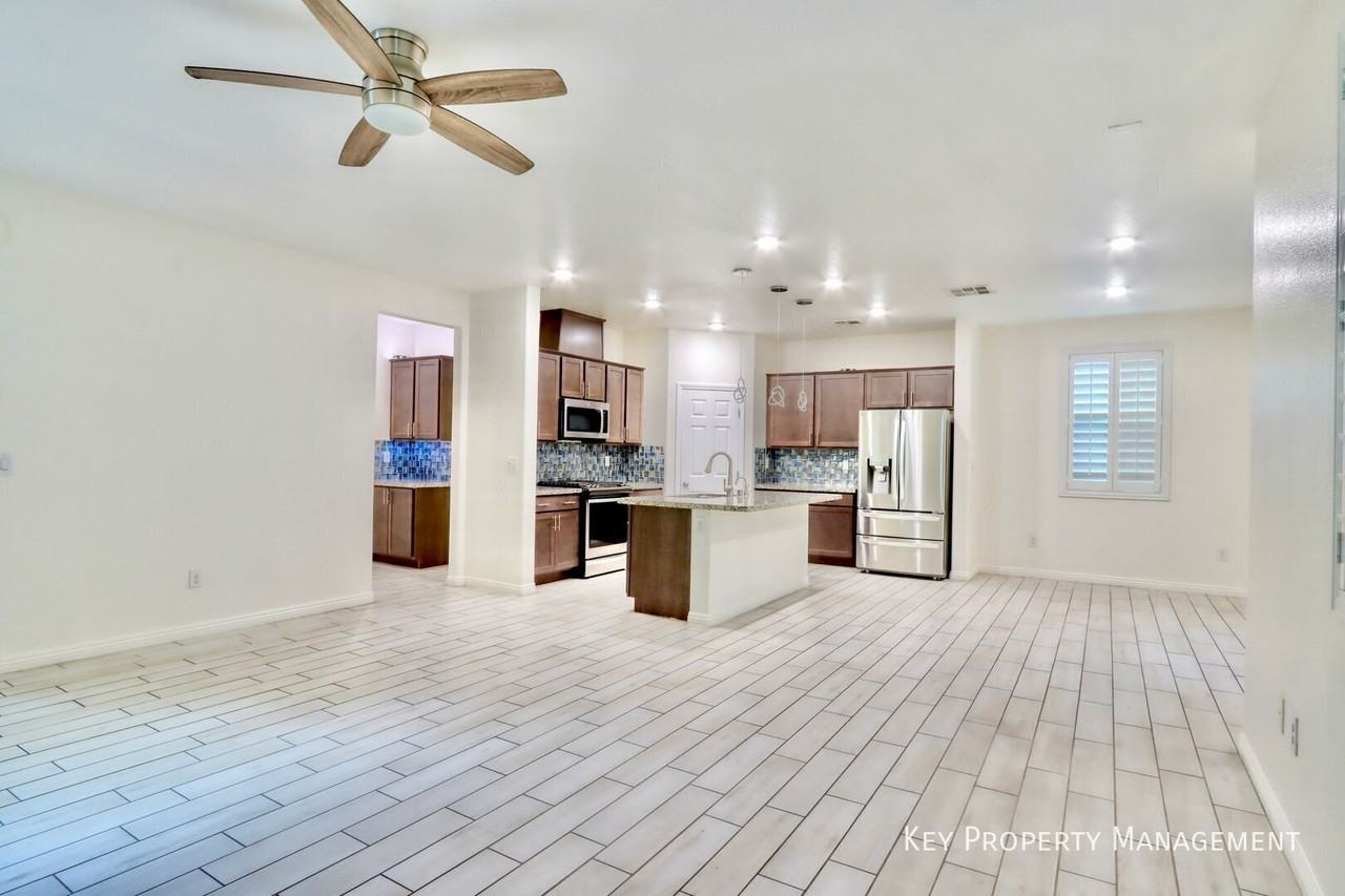 5297 Belmont Mill Ct - Photo 4 of 23