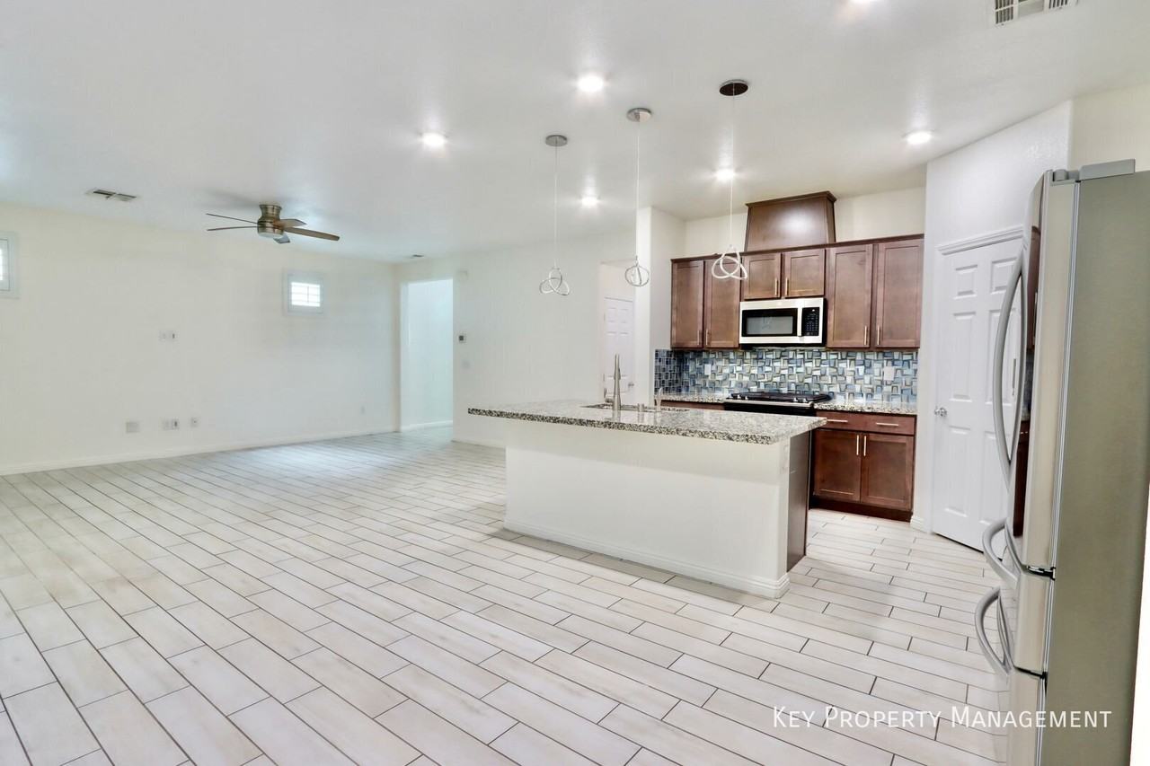 5297 Belmont Mill Ct - Photo 5 of 23