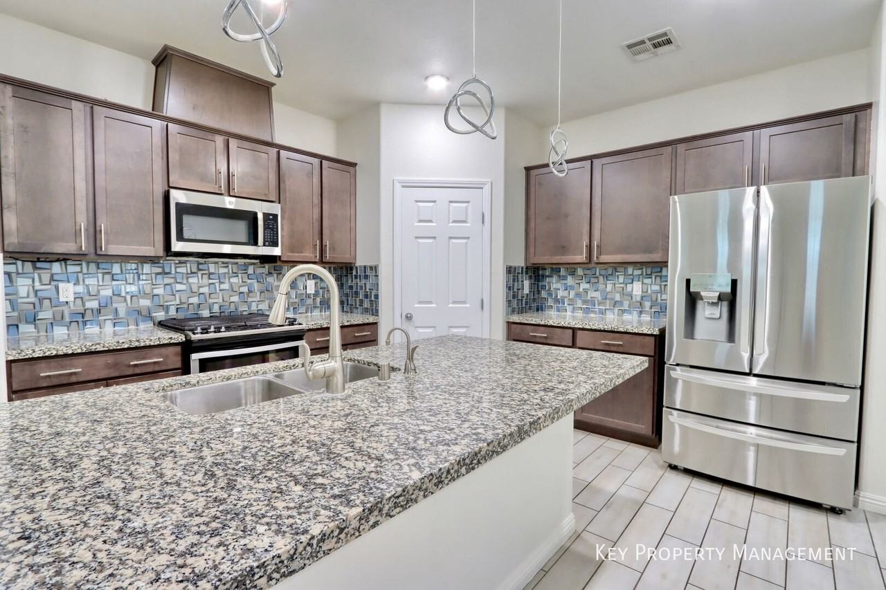 5297 Belmont Mill Ct - Photo 6 of 23