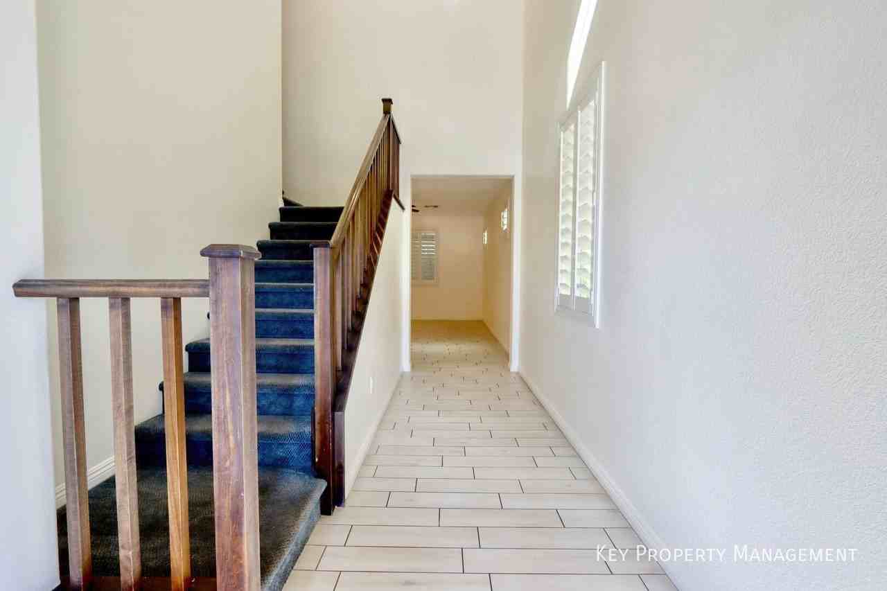 5297 Belmont Mill Ct - Photo 7 of 23
