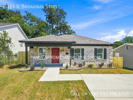 featured image of 3321 Broadway St