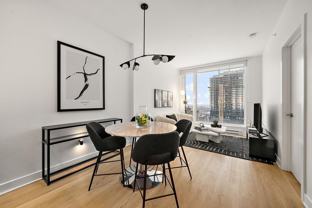 950 Rue St-Antoine O - Photo 1 of 1