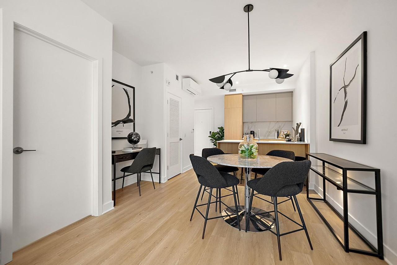 950 Rue St-Antoine O - Photo 2 of 19