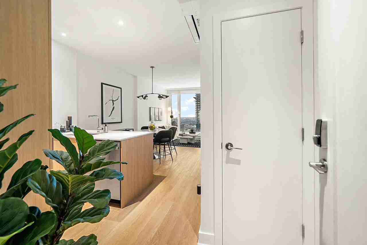 950 Rue St-Antoine O - Photo 5 of 19