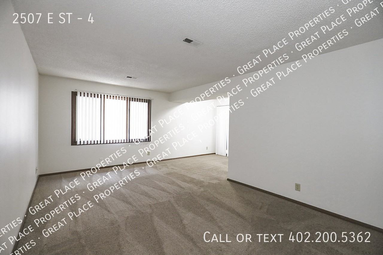 2507 E St #4 - Photo 6 of 23