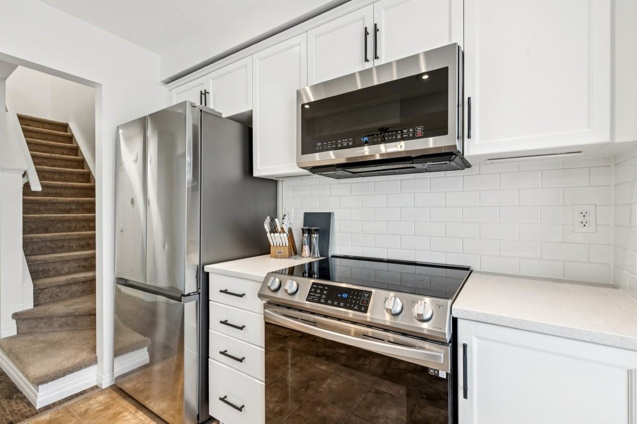 321 Windstone Gdns Sw - Photo 2 of 26