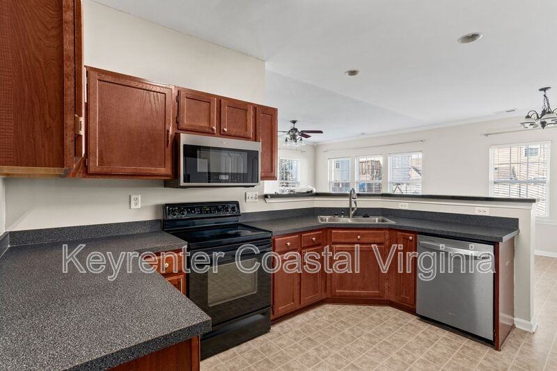 3503 Sedgefield St - Photo 4 of 24