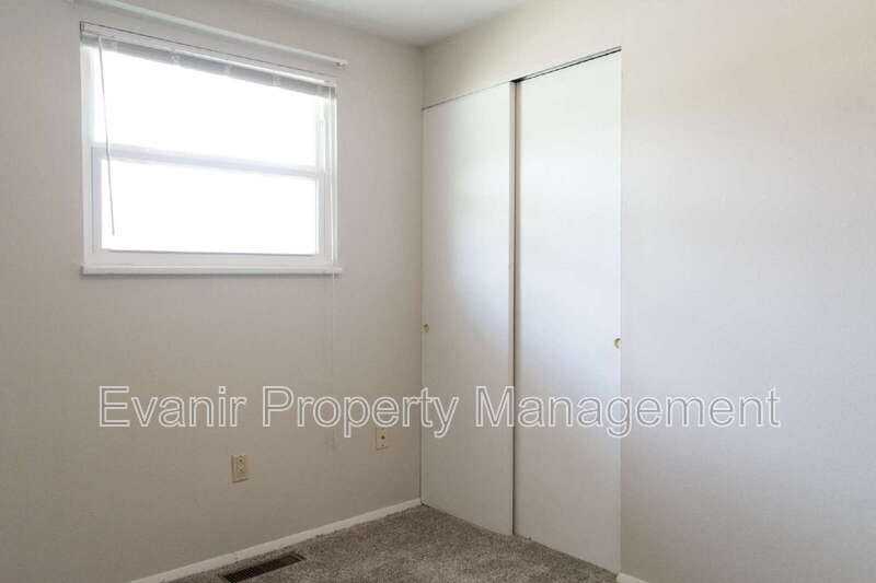 580 Trade Sq E - Photo 2 of 34