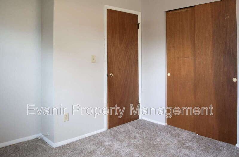580 Trade Sq E - Photo 4 of 34