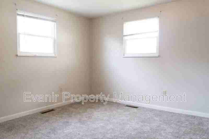 580 Trade Sq E - Photo 5 of 34