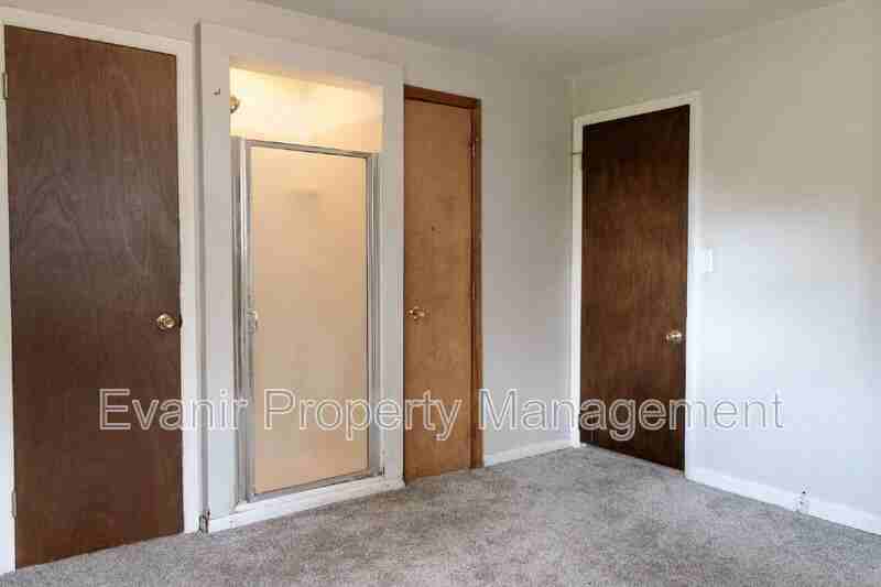 580 Trade Sq E - Photo 6 of 34
