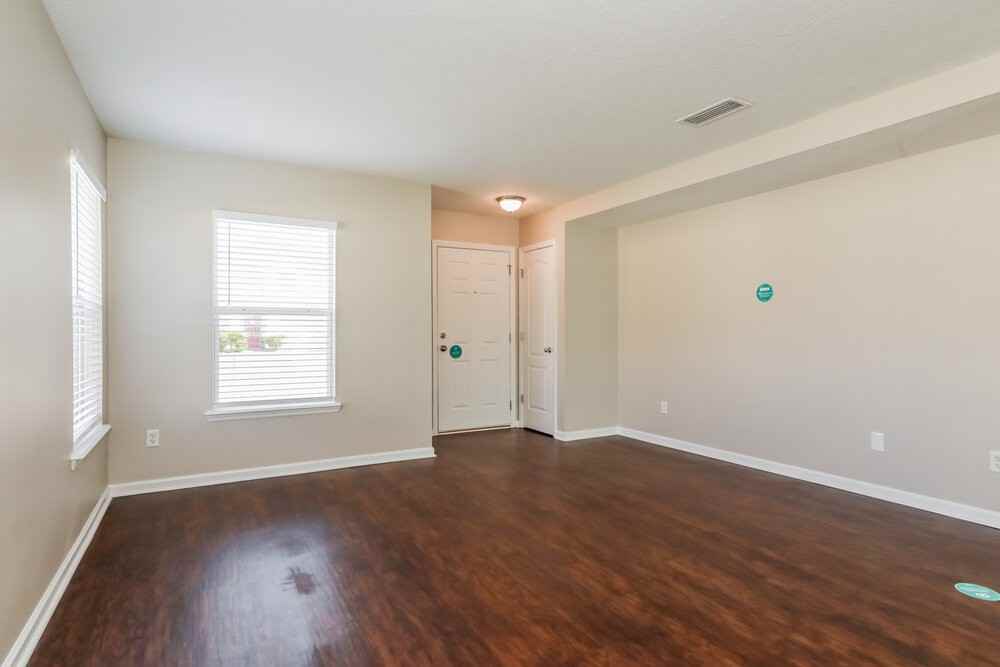 7422 Hawks Cliff Dr - Photo 3 of 14