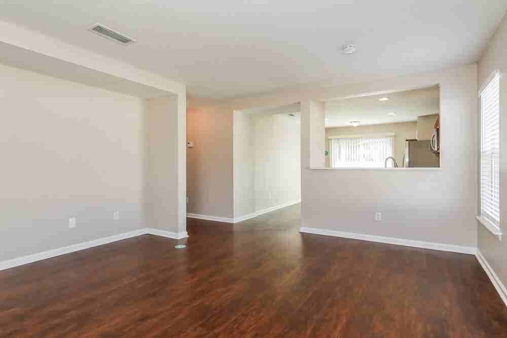 7422 Hawks Cliff Dr - Photo 4 of 14