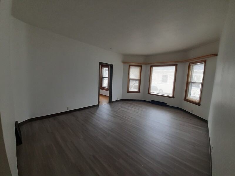 1536 Cedar St - Photo 3 of 5