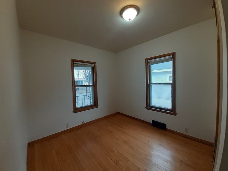 1536 Cedar St - Photo 4 of 5