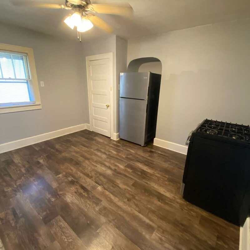 915 Stuart St - Photo 2 of 8