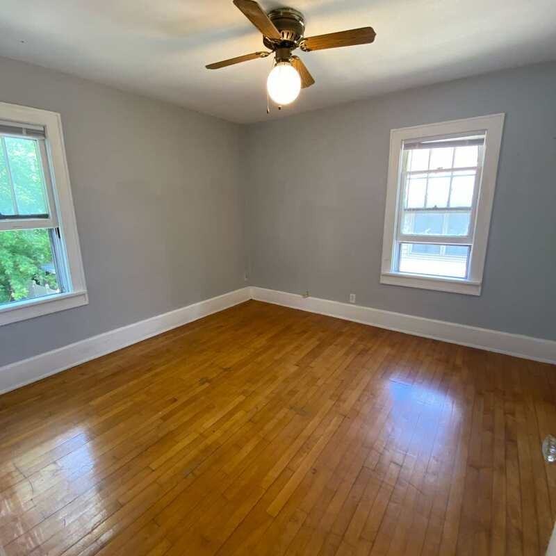 915 Stuart St - Photo 3 of 8