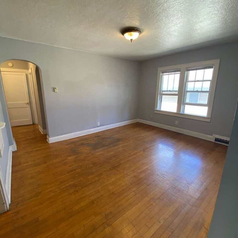 915 Stuart St - Photo 5 of 8