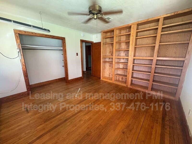 235 Henry St - Photo 2 of 19