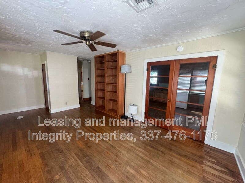235 Henry St - Photo 3 of 19
