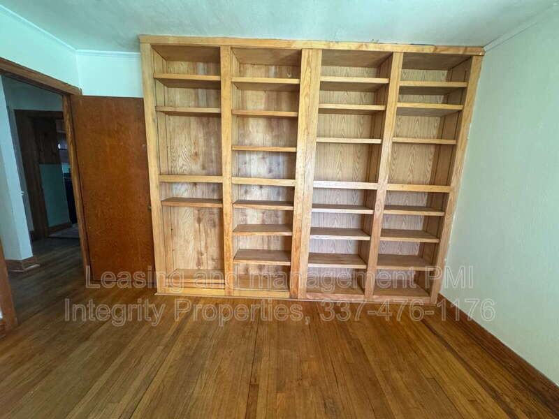 235 Henry St - Photo 6 of 19