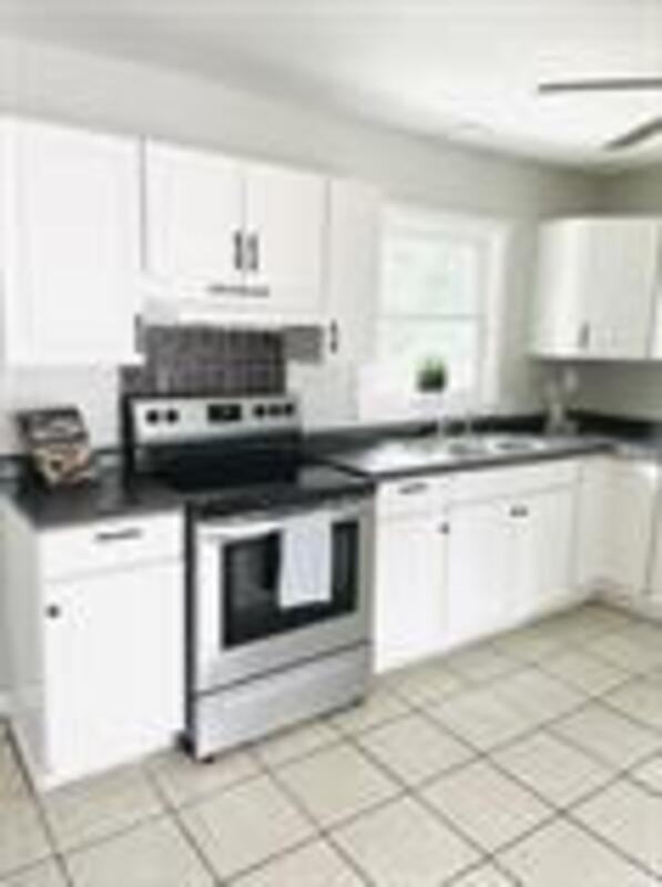 1842 Dewsberry Dr - Photo 4 of 18