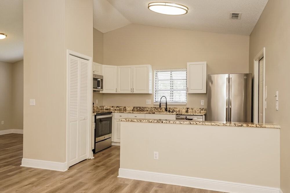 634 Monroe Harbor Pl - Photo 7 of 16