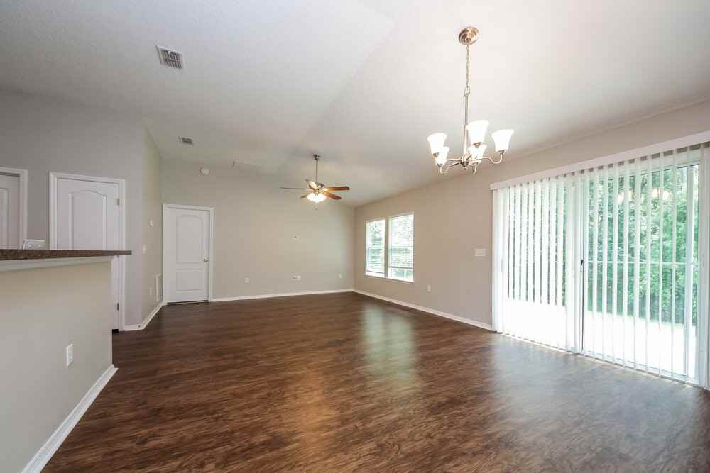 11738 Silver Hill Dr - Photo 4 of 15