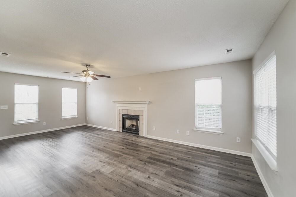 5727 Hedgecrest Pl - Photo 5 of 17