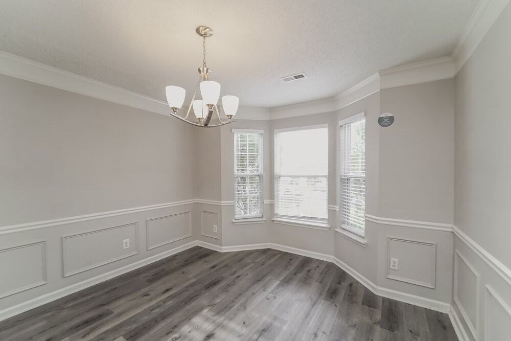 5727 Hedgecrest Pl - Photo 7 of 17