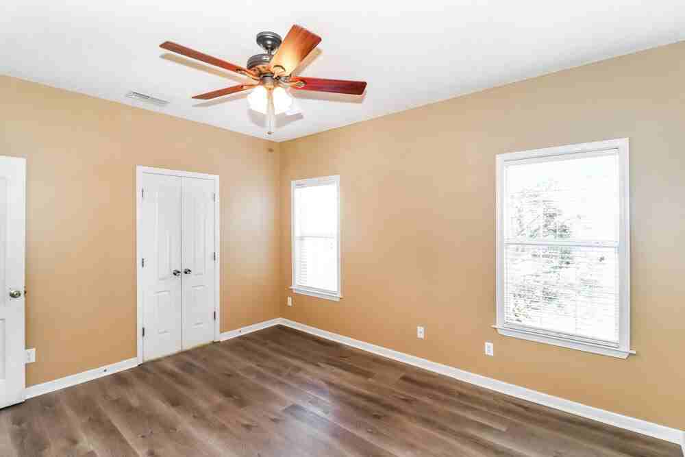 8662 Rogers Park Ave - Photo 5 of 15