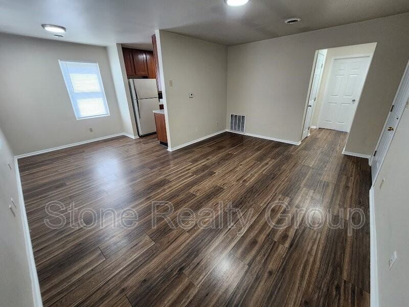 625 S Austin St #2A - Photo 2 of 6