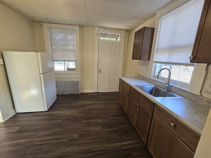217 E Leigh St #1 - Photo 4 of 11