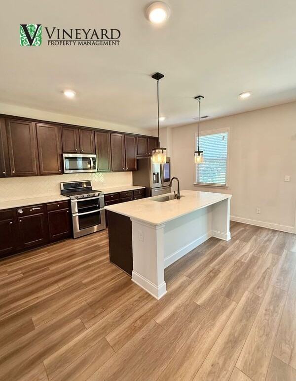 64 Park Chase Ln - Photo 7 of 37