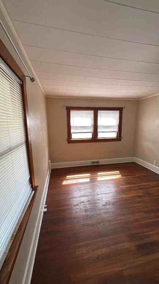 2412 45th St - Photo 3 of 18
