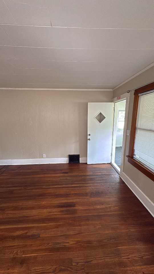 2412 45th St - Photo 4 of 18