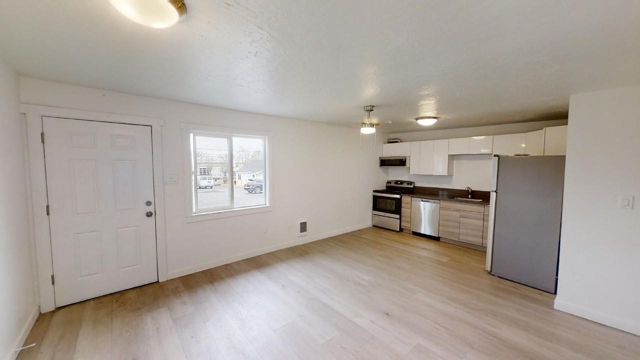 11518 Ne Sandy Blvd #11 - Photo 2 of 23
