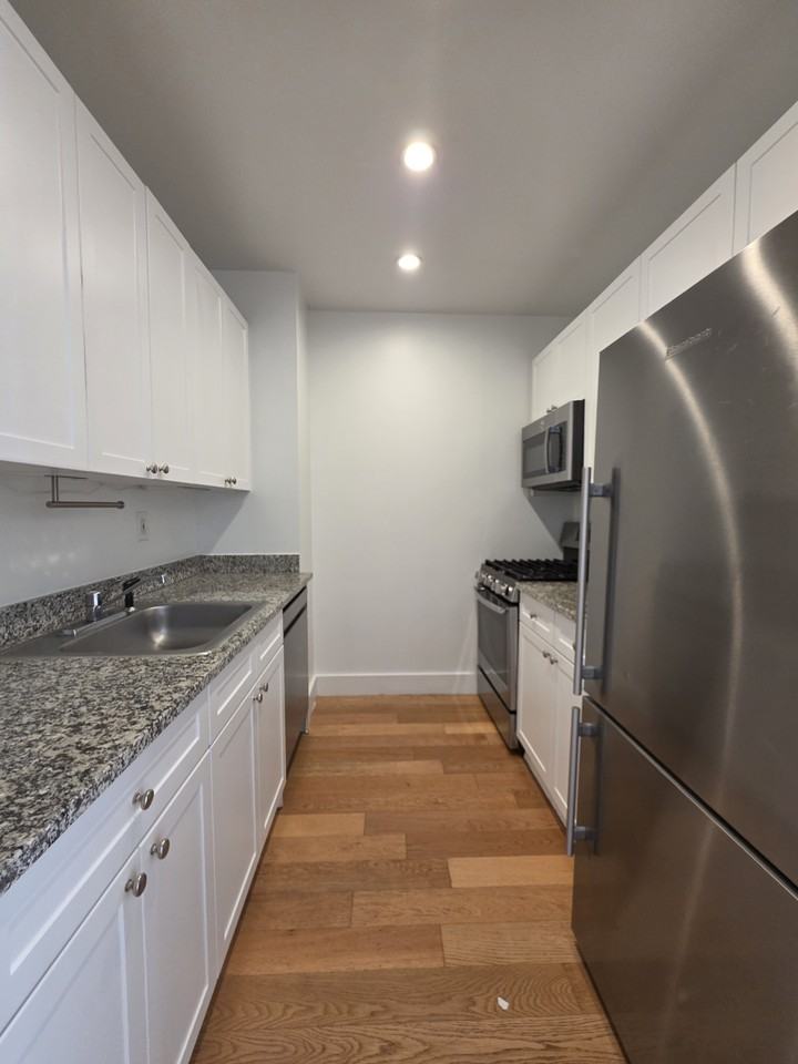 53 Park Pl #EV8A - Photo 3 of 3