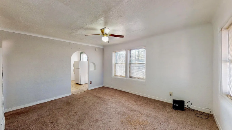 406 Louisiana Blvd Ne - Photo 2 of 16